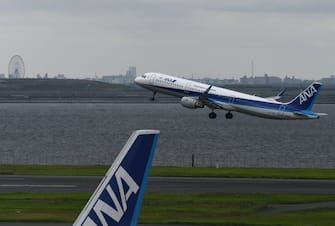 All Nippon Airways (ANA) Airbus A321 aircraft takes off from Haneda international airport in Tokyo on August 2, 2017.
Japan's All Nippon Airways is expected to release its April-June earnings results on August 2.  / AFP PHOTO / Toshifumi KITAMURA        (Photo credit should read TOSHIFUMI KITAMURA/AFP via Getty Images)