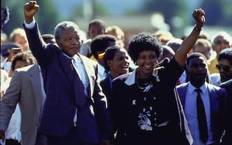 ANC ldr. Nelson Mandela and wife Winnie raising fists upon his release from Victor Verster prison after 27 yrs.    (Photo by Allan Tannenbaum/Getty Images)