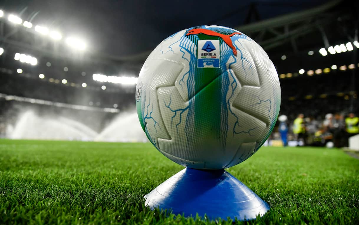 https://static.sky.it/editorialimages/840e5c06e6dbecc16d934c0a6db79febc7d9eedc/skysport/it/calcio/calciomercato/giocatori-piu-preziosi-serie-a-2025-2026/pallone_serie_a_2025_2026_getty.jpg?im=Resize,width=1218