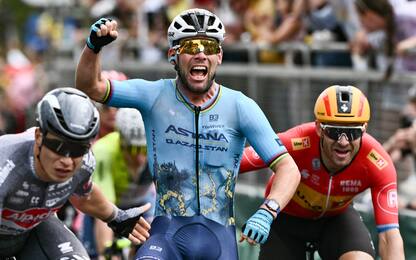 Cavendish è storia: vince a Saint-Vulbas in volata