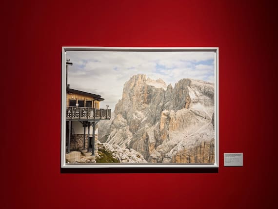 Allestimento della mostra Dolomiti. Un paesaggio tutelato. Stanze della Fotografia, Venezia
