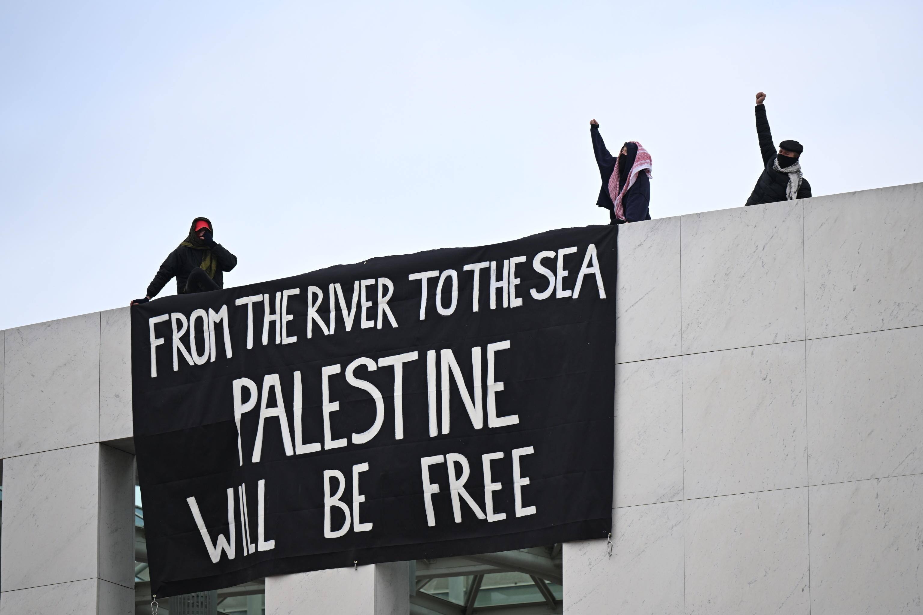 STRISCIONI PALESTINA SU PARLAMENTO AUSTRALIANO