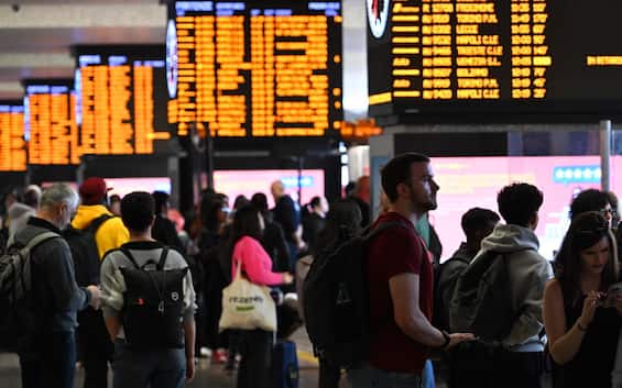 Treni, sciopero del personale Fs il 6 maggio: stop di 8 ore