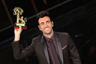 SANREMO, ITALY - FEBRUARY 16:  Italian singer Marco Mengoni, winner of the 63th Italian Music Festival in Sanremo, poses with his trophy at the Ariston theatre  during the closing night on February 16, 2013 in Sanremo, Italy.  (Photo by Venturelli/WireImage)