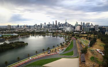 Pioggia su Melbourne, ma non cambia (per ora) l'orario del GP