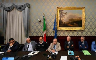 Il tavolo sull'emergenza bradisismo presieduto dal prefetto di Napoli Claudio Palomba al quale hanno partecipato i sindaci dell'area flegrea, tecnici della protezione civile dell'  Ingv , 4 ottobre  2023. ANSA/CIRO FUSCO