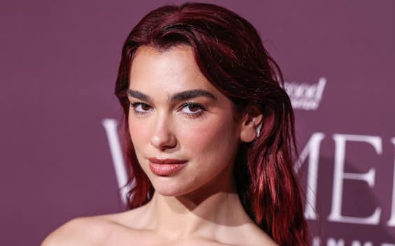 Dua Lipa, new record: first artist with over 2 billion streams on Spotify
