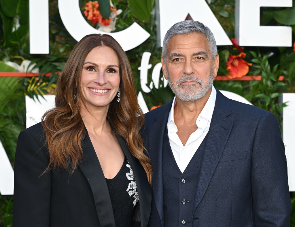 LONDON, ENGLAND - SEPTEMBER 07: Julia Roberts and George Clooney attend the "Ticket To Paradise" World Premiere at Odeon Luxe Leicester Square on September 07, 2022 in London, England. (Photo by Karwai Tang/WireImage)