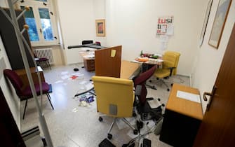 I danni all'interno della sede della Cgil di Roma