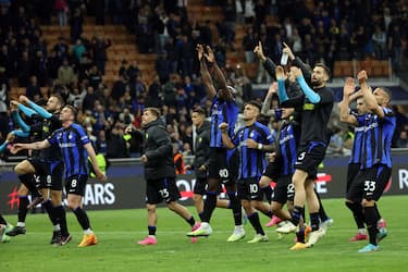 Fc Inter s players jubilate at he end of the UEFA Champions League second  leg  of quarter  final match  between FC Inter  and  Benfica  at Giuseppe Meazza stadium in Milan, 19 April  2023.
ANSA / MATTEO BAZZI
