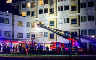 05 January 2024, Lower Saxony, Uelzen: Emergency services work on the fire at the hospital. The fire broke out on the third floor of the hospital late on Thursday evening. One person died and 22 others were injured, six of them seriously. Photo: Philipp Schulze/dpa (Photo by Philipp Schulze/picture alliance via Getty Images)