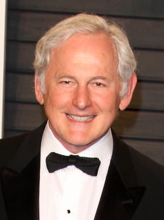 (KIKA) - LOS ANGELES - Come da tradizione ormai, il party organizzatoÂ dal celebre magazine Vanity Fair Ã¨ uno dei piÃ¹ ambiti e frequentati dalle star che gravitano intorno al circo del grande cinema e in particolare dell'edizione 2016 degli Academy Awards.Quest'anno ad attirare l'attenzione su di sÃ© Ã¨ stato Leonardo DiCaprio, che ha festeggiato l'Oscar appena conquistato, Anne Hathaway, che al fianco del marito Adam Shulman ha mostrato con orgoglio il pancione, cosÃ¬ comeÂ Hannah Bagshawe, la moglie diÂ Eddie Redmayne, Gwen Stefani, che Ã¨ arrivata tenendo per mano il compagno Blake Shelton, Diane Kruger, che si Ã¨ presentata indossanto un abito rosso in pizzo trasparente, Jessica Alba, per lei un vestito bianco di Roberto Cavalli, chiuso in vita da un'alta cintura nera,Â Diane Von Furstenberg, che ha optato per un abito bianco e nero, e Sofia Vergara, splendida in un attillato vestito bianco che risaltava la sua sensualitÃ .

