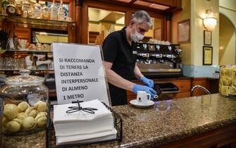 Bar in via Paleocapai apre lunedì in occasione della riapertura dopo il lockdown a causa del coronavirus Covid-19