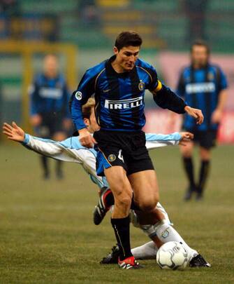 06 Jan  2002:  Javier Zanetti of Inter Milan in action during the Serie A 17th Round League match between Inter Milan and Lazio played at the San Siro stadium in Milan, Italy. DIGITAL IMAGE. Mandatory Credit: Grazia Neri/ALLSPORT