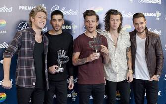 ****File Photo** ZAYN MALIK QUITS ONE DIRECTION

Pop star ZAYN MALIK has quit ONE DIRECTION, six days after walking out on the British boy band's tour of Asia due to stress.

The 22-year-old singer jetted back to the U.K. following a storm of publicity about his private life, prompted by photos of him holding a young woman's hand during a night out in Thailand.

Malik is engaged to Little Mix singer Perrie Edwards.

The Best Song Ever hitmakers pressed on with the gigs as a foursome, and now they have revealed Malik will not return to the line-up.

A statement posted on the group's Facebook.com page from Malik reads: "My life with One Direction has been more than I could ever have imagined. But, after five years, I feel like it is now the right time for me to leave the band.

"I'd like to apologise to the fans if I've let anyone down, but I have to do what feels right in my heart. I am leaving because I want to be a normal 22-year-old, who is able to relax and have some private time out of the spotlight. I know I have four friends for life in Louis, Liam, Harry and Niall. I know they will continue to be the best band in the world."

His bandmates add, "We're really sad to see Zayn go, but we totally respect his decision and send him all our love for the future. The past five years have been beyond amazing, we've gone through so much together, so we will always be friends. The four of us will now continue. We're looking forward to recording the new album and seeing all the fans on the next stage of the world tour."

And Simon Cowell, who signed the band after the singers appeared as contestants on his U.K. talent show The X Factor, states: "I would like to say thank you to Zayn for everything he has done for One Direction. Since I first met Zayn in 2010, I have grown very, very fond - and immensely proud - of him. I have seen him grow in confidence and I am truly sorry to see him leave. As for One Direction, fans can rest assured that Niall, Liam, Harry and Louis are