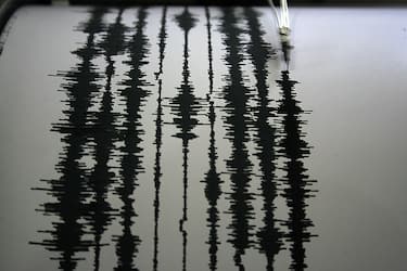 An image stored on March 7, 2015 shows a seismograph record of volcanic activity of Mount Sinabung in the observation center in Karo, Sumatra, Indonesia. Mount Sinabung, which began erupting in September 2013 when it start lettuce again on two days ago by the ash cloud reached about 4,700 meters to the south, with the earthquake avalanches sixteen times, fifteen times the low-frequency earthquakes, seven hybrid earthquakes that threaten the village . Head of the team of Volcanology and Geological Hazard Mitigation (PVMBG) said local (Photo by Ivan Damanik/NurPhoto) (Photo by NurPhoto/NurPhoto via Getty Images)