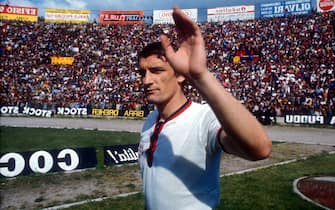 Gigi Riva con la maglia del Cagliari in una foto d'archivio. ANSA