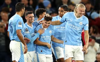 epa10870491 Julian Alvarez (C) of Manchester City celebrates with teammates after scoring his second goal during the UEFA Champions League Group G match between Manchester City and Red Star Belgrade in Manchester, Britain, 19 September 2023.  EPA/ADAM VAUGHAN
