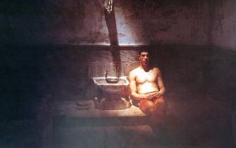 Alessandro Gassman in una scena di Il bagno turco