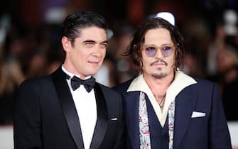ROME, ITALY - OCTOBER 26: Riccardo Scamarcio and Johnny Depp attend the "Modì – Three Days On The Wing Of Madness" red carpet during the 19th Rome Film Festival at Auditorium Parco Della Musica on October 26, 2024 in Rome, Italy. (Photo by Daniele Venturelli/WireImage)