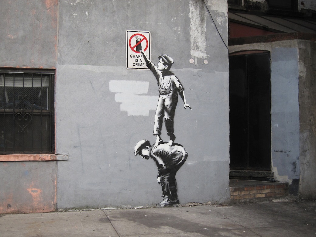 Banksy_New_York_City_NY_USA_2013_Foto_di_Ray_Mock.jpg