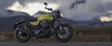 Naked - Moto Guzzi V7 Sport