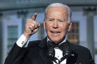 Biden non ha perso l'occasione e ha tirato una stoccata a Fox, dicendo: "Vedete che siamo qui tutti riuniti per partecipare a questo evento - ha detto - ma per partecipare bisognava essere vaccinati e avere il booster. Quindi se da casa avete visto i giornalisti di Fox News, sappiate che sono stati vaccinati e hanno avuto il booster”