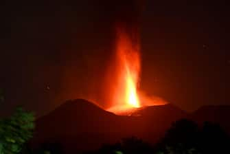 L'attività del cratere Voragine dell'Etna, ripresa nella tarda serata di ieri e durata tutta la notte scorsa, con  una colonna eruttiva alta circa 6000 m s.l.m. e abbondante ricaduta di cenere vulcanica.  
ANSA/ORIETTA SCARDINO//
A view of the Etna volcano during the activity of the Voragine crater, taken late yesterday evening and lasting all last night, with an eruptive column approximately 6000 m high above sea level.
ANSA/ ORIETTA SCARDINO