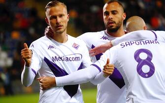 epa10283915 Antonin Barak (L) of Fiorentina reacts after scoring a goal during the UEFA Europa Conference League Group stage match between FK Rigas Futbola Skola (RFS) and ACF Fiorentina in Riga, Latvia, 03 November 2022.  EPA/TOMS KALNINS