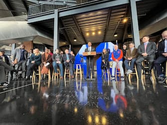 Eric Adams cede alle pressioni da parte del mondo sportivo a poche settimane dall’avvio della stagione del baseball e abolisce l’obbligo di vaccinazione per gli atleti