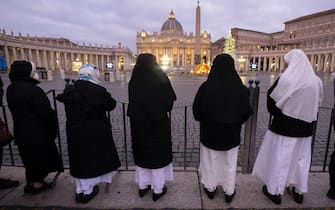 Nuns, priests and faithful gather in St. Peter's Basilica to pay their last respects to the body of Benedict XVI in the Vatican, 02 January 2023. Former Pope Benedict XVI died on 31 December at his Vatican residence, aged 95.
ANSA/MASSIMO PERCOSSI