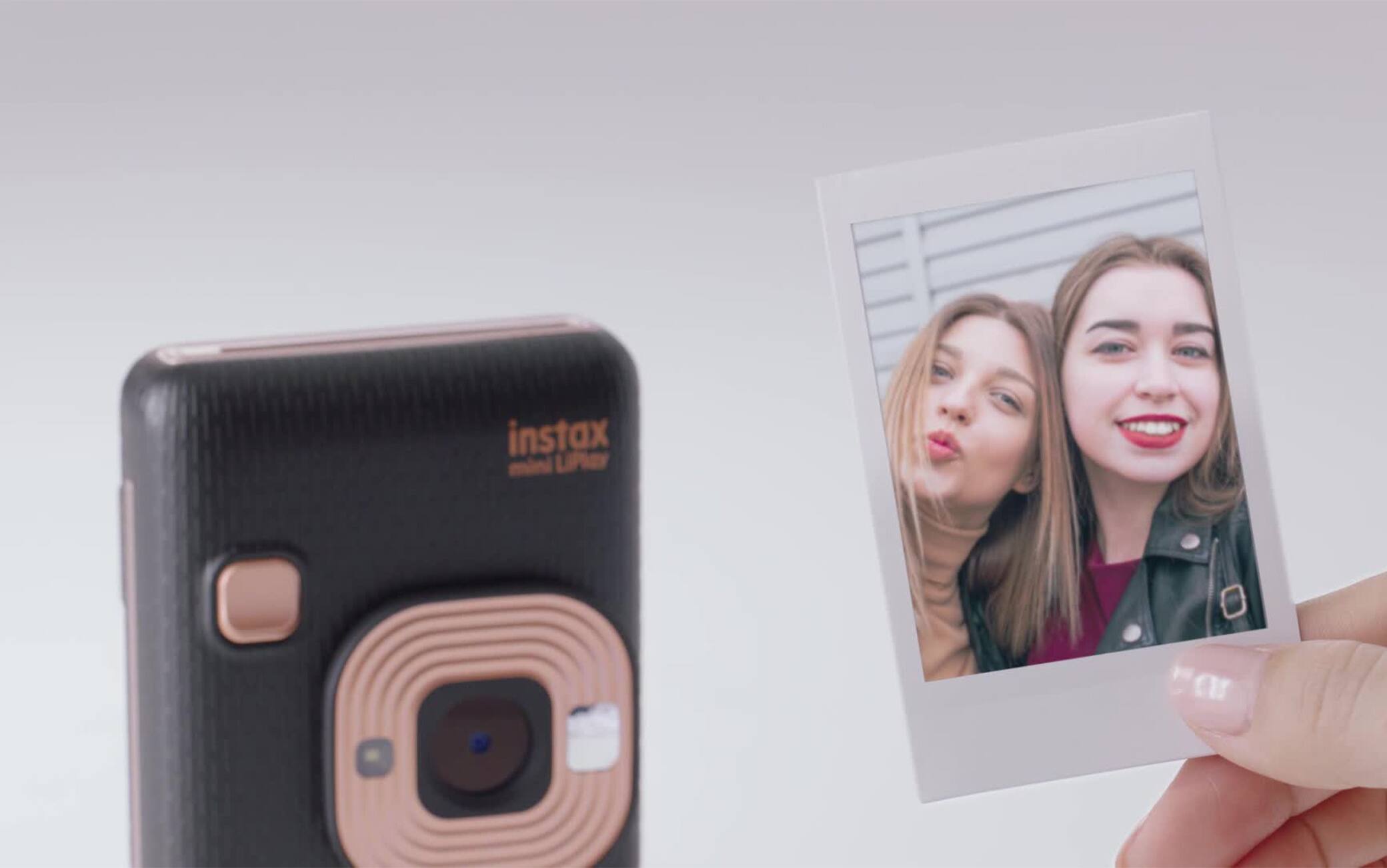 La fotocamera Instax Mini LiPlay