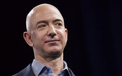 Jeff Bezos, tabloid pagò 200 mila dollari per foto con l’amante