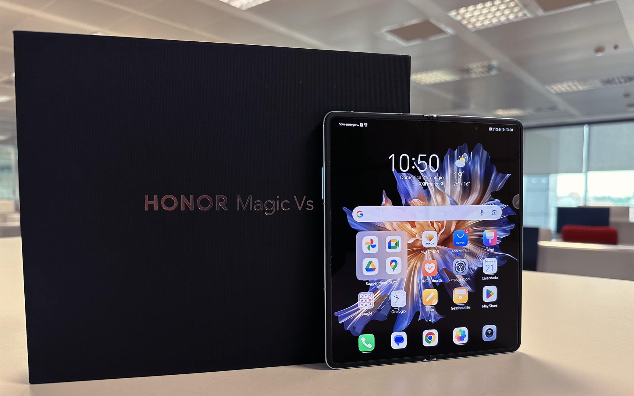 HONOR Magic Vs è comodo da impugnare e da portare in tasca