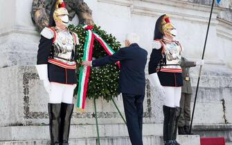 Mattarella all'Altare della Patria