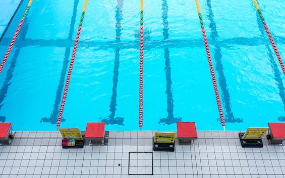 Cremona, malore in piscina: gravissimo bimbo di 10 anni Cremona, malore in piscina: gravissimo bimbo di 10 anni