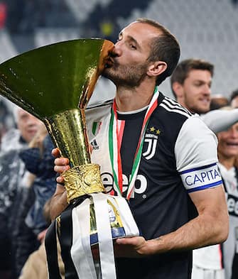 Juventus player Giorgio Chiellini  celebrates the victory of the Scudetto the end of the italian Serie A soccer match Juventus FC vs Atalanta BC at the Allianz Stadium in Turin, Italy, 19 May 2019 ANSA/ALESSANDRO DI MARCO 