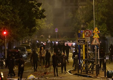 Protesters riot in Nanterre, west of Paris, on June 28, 2023, a day after the killing of 17-year-old boy, named only as Nahel M., in Nanterre by a police officer's gunshot following a refusal to comply. French security forces deployed in their thousands on the evening of June 28 amid fears of more violent protests over the fatal shooting of a teenager by police.
Around 2,000 riot police have been called up to prevent clashes in suburbs around Paris, with anger simmering over the death of a 17-year-old who was shot in the chest at point-blank range on Tuesday morning. (Photo by Geoffroy VAN DER HASSELT / AFP) (Photo by GEOFFROY VAN DER HASSELT/AFP via Getty Images)