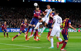 BARCELONA, SPAIN - MARCH 12:  Gerard Pique of Barcelona and Vincent Kompany of Manchester City compete for a header during the UEFA Champions League Round of 16, second leg match between FC Barcelona and Manchester City  at Camp Nou on March 12, 2014 in Barcelona, Spain.  (Photo by David Ramos/Getty Images)