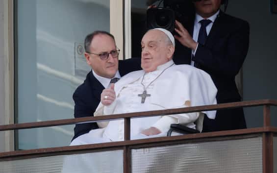 papa francesco la lastra ai polmoni conferma lievi miglioramenti 