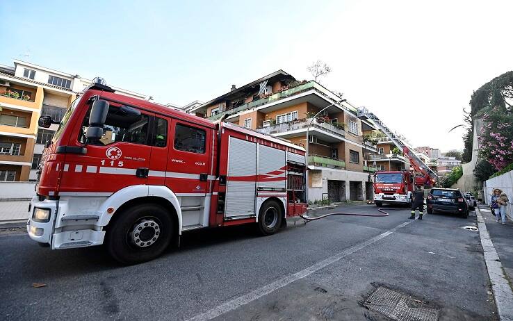 I vigili del fuoco in azione in via Agostino Richelmy