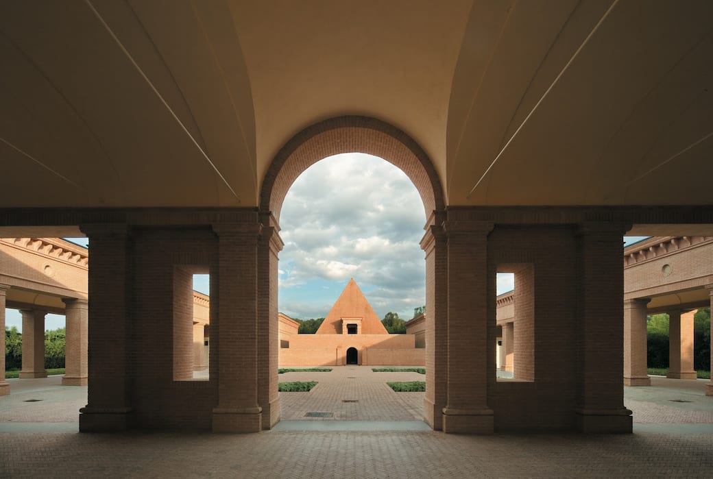 Labirinto della Masone. Veduta della Corte Centrale dai portici del lato ovest. Photo Credits Mauro Davoli