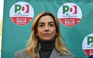 La candidata per la coalizione di centrosinistra alla carica di sindaca di Genova, Silvia Salis, durante un evento elettorale nel quartiere di Sestri Ponente a Genova, 31 marzo 2025.
ANSA/LUCA ZENNARO