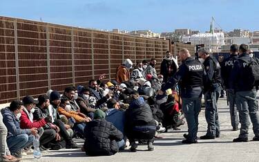 Miganti a Lampedusa, 14 marzo 2023. ANSA/ELIO DESIDERIO