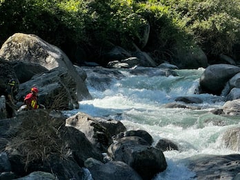 Sondrio, disperso 17enne tuffatosi in un torrente e trascinato via