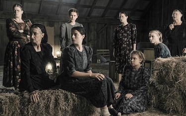 USA.  Claire Foy, Judith Ivey, Rooney Mara, Sheila McCarthy, Jessie Buckley, Michelle McLeod, Liv McNeil, Kate Hallett in the (C)United Artists Releasing new film : Women Talking (2022). 
Plot: In 2010, the women of an isolated religious community grapple with reconciling their reality with their faith. Based on the novel by Miriam Toews. 
 Ref: LMK106-J8762-130223
Supplied by LMKMEDIA. Editorial Only.
Landmark Media is not the copyright owner of these Film or TV stills but provides a service only for recognised Media outlets. pictures@lmkmedia.com