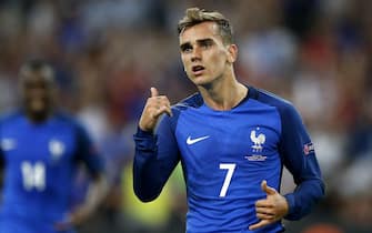epa05413971 Antoine Griezmann of France reacts after scoring the 2-0 during the UEFA EURO 2016 semi final match between Germany and France at Stade Velodrome in Marseille, France, 07 July 2016.

(RESTRICTIONS APPLY: For editorial news reporting purposes only. Not used for commercial or marketing purposes without prior written approval of UEFA. Images must appear as still images and must not emulate match action video footage. Photographs published in online publications (whether via the Internet or otherwise) shall have an interval of at least 20 seconds between the posting.)  EPA/GUILLAUME HORCAJUELO   EDITORIAL USE ONLY