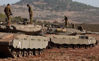epaselect epa10935547 Israeli Merkava tanks in action during maneuvers at an undisclosed location along the border with Lebanon, in Israel, 24 October 2023. Tensions continue to rise at the border between Israel and Lebanon after the Israeli-Palestinian conflict escalated following an unprecedented attack carried out by Hama militants from Gaza into Israel on 07 October.  EPA/ATEF SAFADI