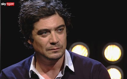 Riccardo Scamarcio ospite a Stories su Sky Tg24. VIDEO