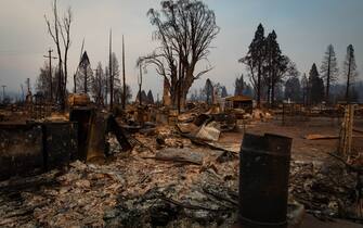 Le rovine bruciate a Greenville dopo il passaggio del Dixie Fire